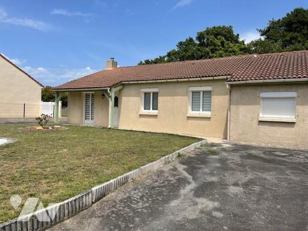 Maison de plain-pied 91m², trois chambres, 818m² de terrain