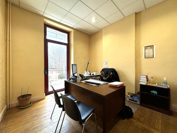 A vendre, plein centre ville de Périgueux, superbe Immeuble de 237 m² sur 4 niveaux