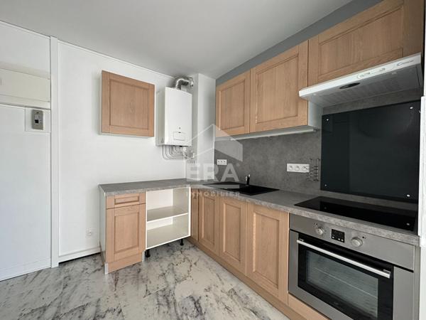 Appartement 2 pièces avec terrasse, cave et stationnement- Quartier Marché, Royan