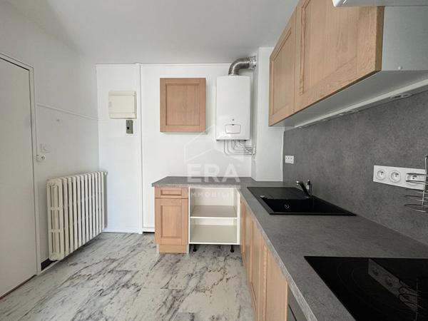 Appartement 2 pièces avec terrasse, cave et stationnement- Quartier Marché, Royan