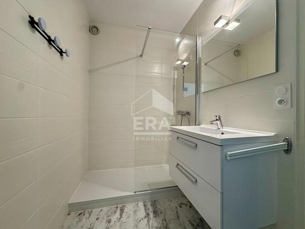Appartement 2 pièces avec terrasse, cave et stationnement- Quartier Marché, Royan