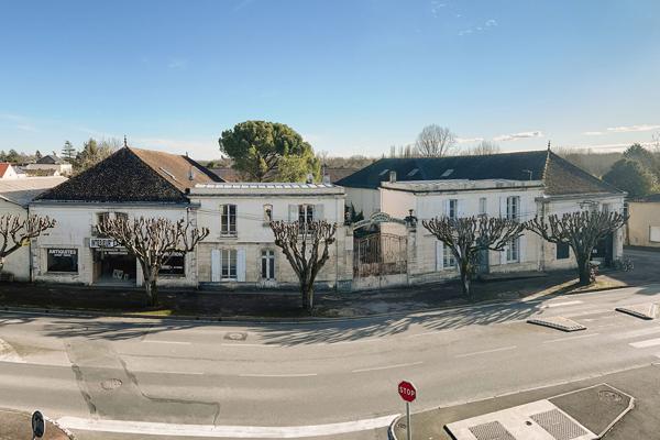 Opportunité commerciale avec 3 logements St jean d angely
