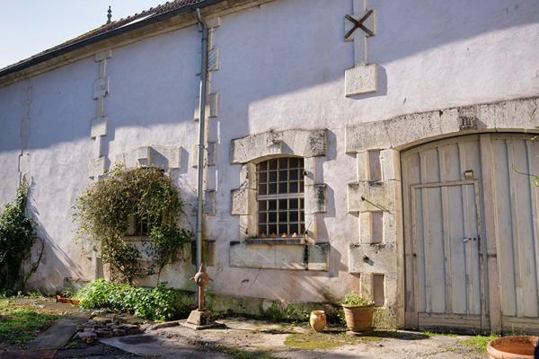 Opportunité commerciale avec 3 logements St jean d angely