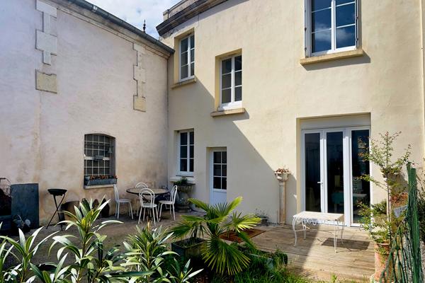 Opportunité commerciale avec 3 logements St jean d angely