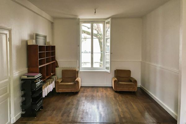 Opportunité commerciale avec 3 logements St jean d angely