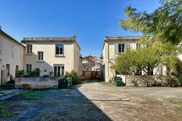 Opportunité commerciale avec 3 logements St jean d angely