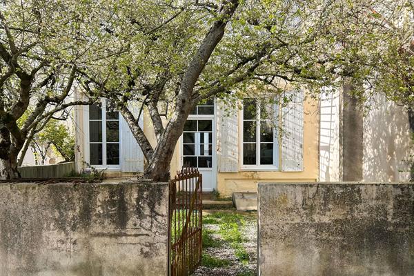 Opportunité commerciale avec 3 logements St jean d angely