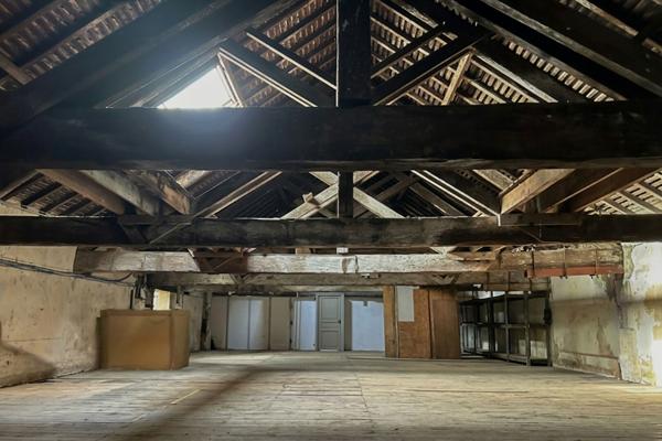 Opportunité commerciale avec 3 logements St jean d angely