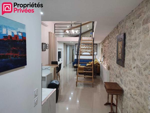 Appartement entièrement rénové avec mezzanine, balcon et stationnement gratuit à Nîmes Pompidou / Jardins de la Fontaine