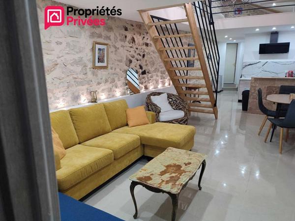 Appartement entièrement rénové avec mezzanine, balcon et stationnement gratuit à Nîmes Pompidou / Jardins de la Fontaine