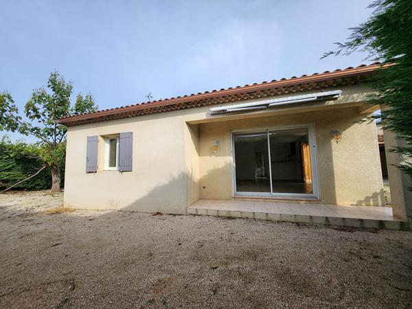 EXCLUSIVITE A MORIERES LES AVIGNON - MAISON DE PLAIN PIED A LOUER 87.24 M² HABITABLES - 3 CHAMBRES - TERRAIN DE 500 M²