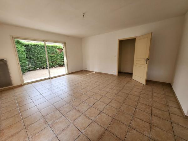 EXCLUSIVITE A MORIERES LES AVIGNON - MAISON DE PLAIN PIED A LOUER 87.24 M² HABITABLES - 3 CHAMBRES - TERRAIN DE 500 M²