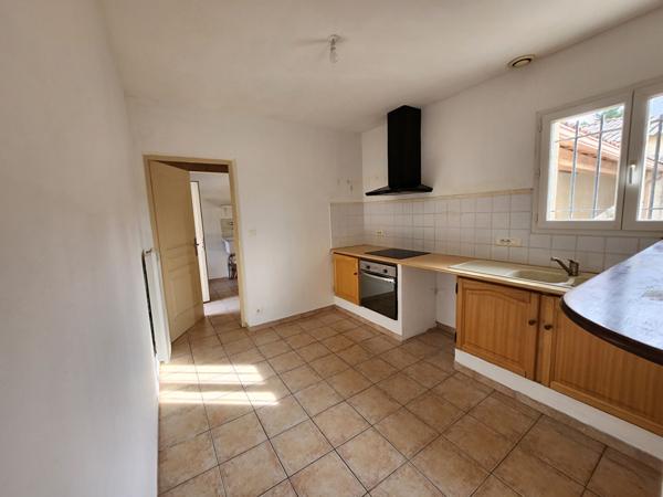 EXCLUSIVITE A MORIERES LES AVIGNON - MAISON DE PLAIN PIED A LOUER 87.24 M² HABITABLES - 3 CHAMBRES - TERRAIN DE 500 M²