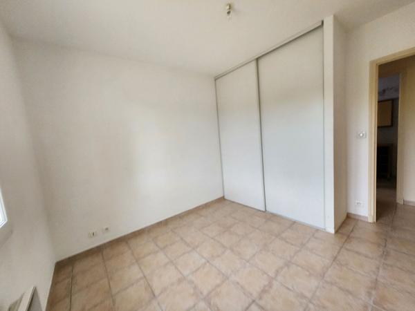 EXCLUSIVITE A MORIERES LES AVIGNON - MAISON DE PLAIN PIED A LOUER 87.24 M² HABITABLES - 3 CHAMBRES - TERRAIN DE 500 M²