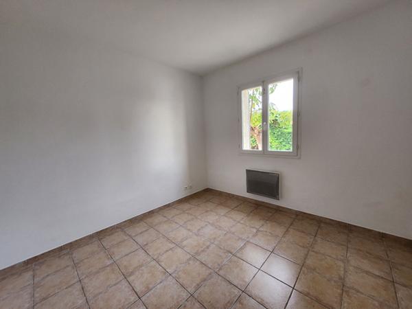 EXCLUSIVITE A MORIERES LES AVIGNON - MAISON DE PLAIN PIED A LOUER 87.24 M² HABITABLES - 3 CHAMBRES - TERRAIN DE 500 M²