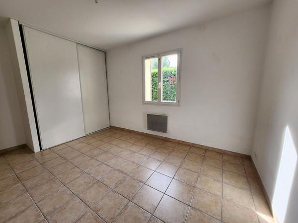 EXCLUSIVITE A MORIERES LES AVIGNON - MAISON DE PLAIN PIED A LOUER 87.24 M² HABITABLES - 3 CHAMBRES - TERRAIN DE 500 M²