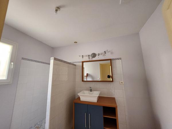 EXCLUSIVITE A MORIERES LES AVIGNON - MAISON DE PLAIN PIED A LOUER 87.24 M² HABITABLES - 3 CHAMBRES - TERRAIN DE 500 M²