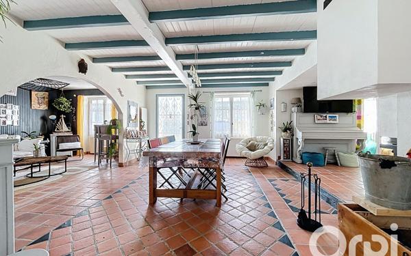 Maison à vendre    5 pièces •  La Garnache