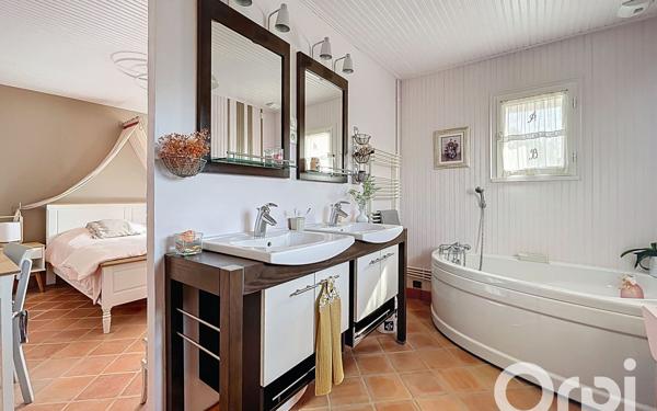 Maison à vendre    5 pièces •  La Garnache