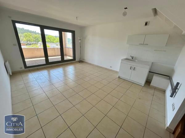 Appartement à louer 3 pièces 60.17m² Ollioules (83190)