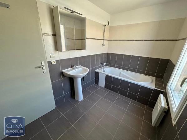 Appartement à louer 3 pièces 60.17m² Ollioules (83190)