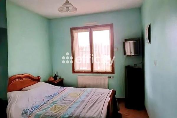 Maison
         6 pièces
        - 130 m² 250 900 € *