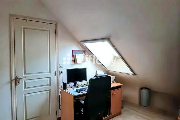Maison
         6 pièces
        - 130 m² 250 900 € *