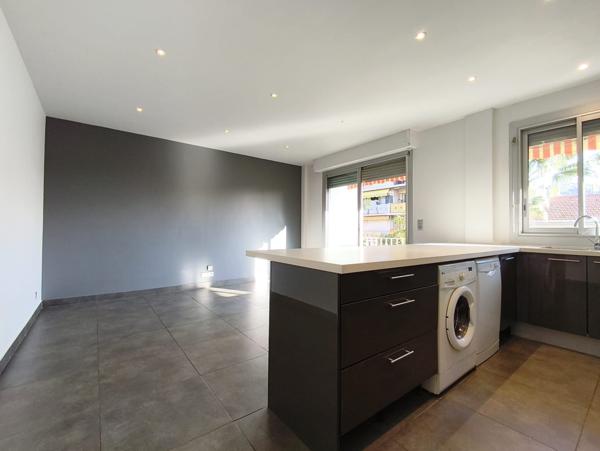 Le Cannet (06110) A LOUER 2 PIECES AVEC TERRASSE AU VIEUX CANNET