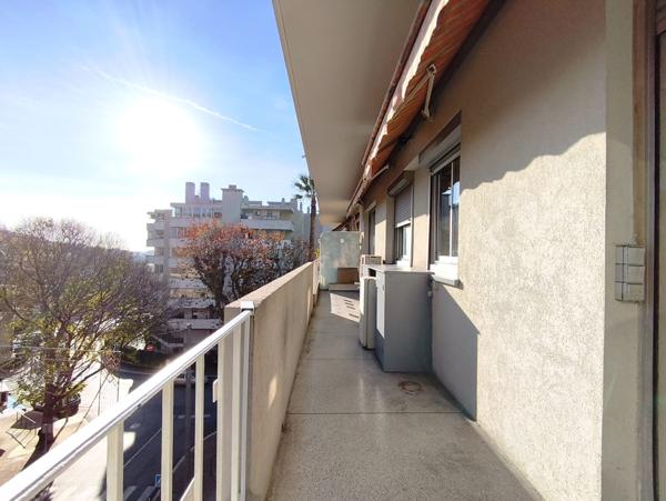 Le Cannet (06110) A LOUER 2 PIECES AVEC TERRASSE AU VIEUX CANNET