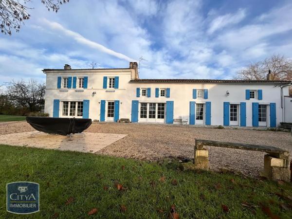 Maison à vendre 5 pièces 185m² Saint-Hilaire-de-Villefranche (17770)