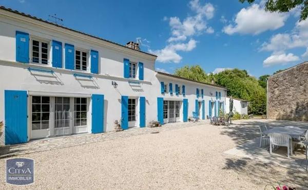 Maison à vendre 5 pièces 185m² Saint-Hilaire-de-Villefranche (17770)