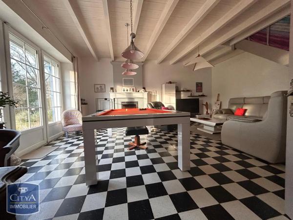 Maison à vendre 5 pièces 185m² Saint-Hilaire-de-Villefranche (17770)