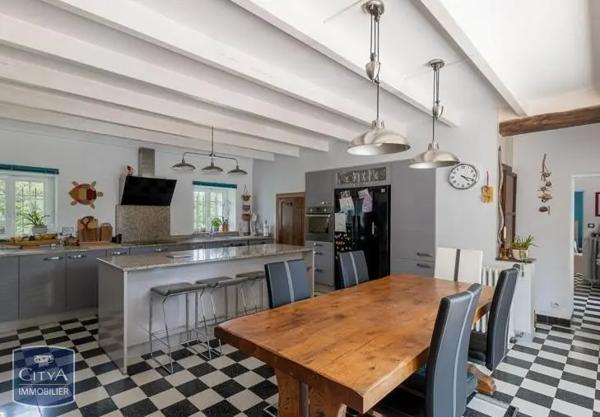 Maison à vendre 5 pièces 185m² Saint-Hilaire-de-Villefranche (17770)