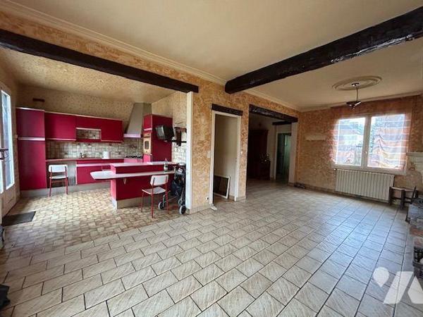 Un pavillon d'une surface d'environ 115m² habitables comprenant :

-	Au rez-de-chaussée : ent...