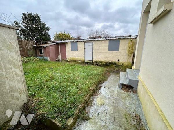 Un pavillon d'une surface d'environ 115m² habitables comprenant :

-	Au rez-de-chaussée : ent...