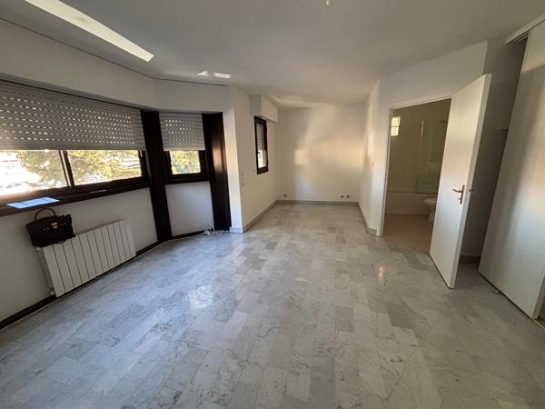 Studio Le Cannet 1 pièce 33.65 m2 - cave - piscine - à louer vide à l'année
