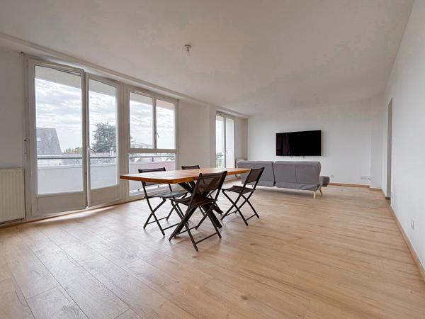 A vendre - Appartement T5 de 95 m² refait à neuf avec balcons et cave à Trélazé