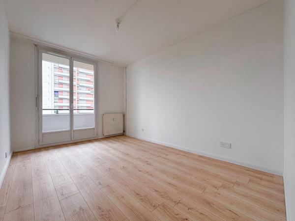 A vendre - Appartement T5 de 95 m² refait à neuf avec balcons et cave à Trélazé