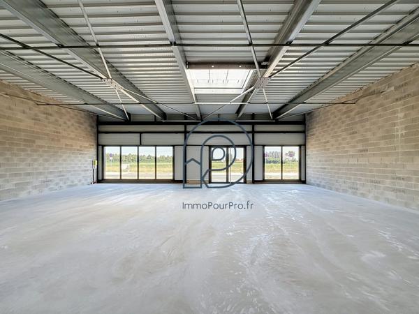 Erquinghem-Lys – 2 cellules neuves 148 m² et 171 m² | Showroom / Bureau / Services | À vendre