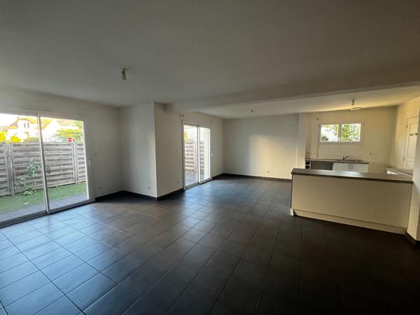A louer - Maison T4 avec terrasse, jardinet et garage - Angers secteur Roseraie