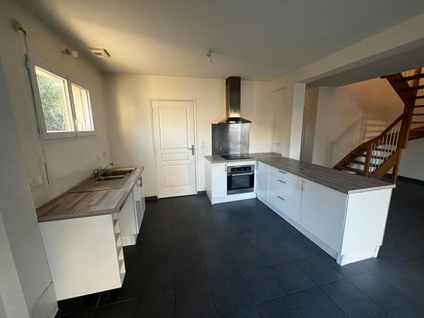 A louer - Maison T4 avec terrasse, jardinet et garage - Angers secteur Roseraie