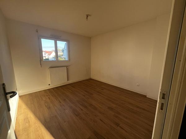 A louer - Maison T4 avec terrasse, jardinet et garage - Angers secteur Roseraie