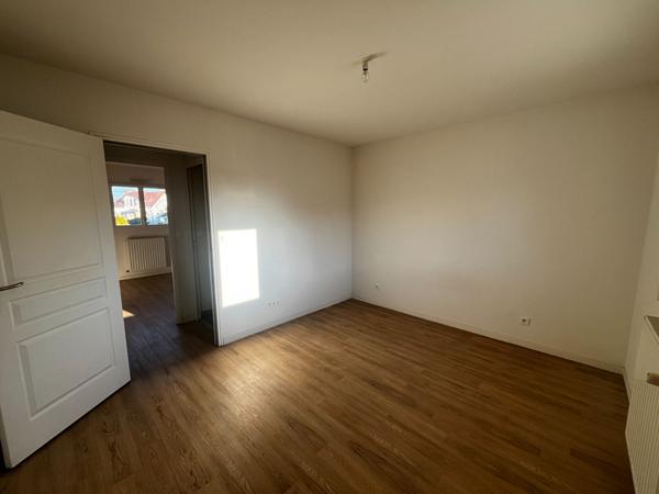 A louer - Maison T4 avec terrasse, jardinet et garage - Angers secteur Roseraie