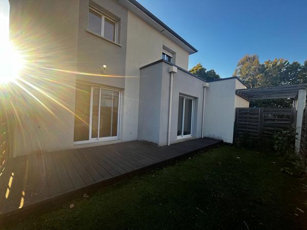 A louer - Maison T4 avec terrasse, jardinet et garage - Angers secteur Roseraie