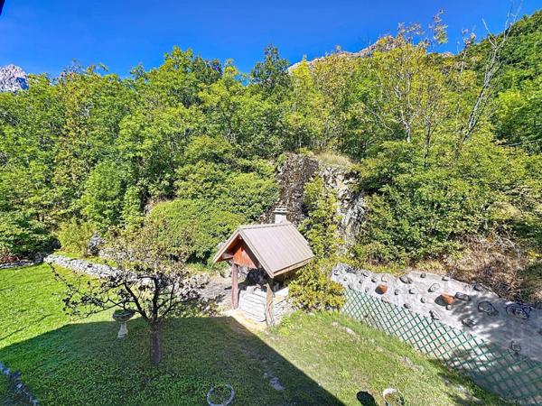 Grande maison Vallouise-Pelvoux avec jardins et stockage expo Sud