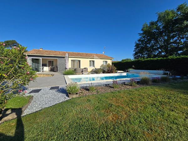 Maison récente 6 pièces avec piscine à Montpon-Ménestérol
