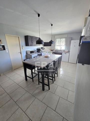 Maison récente 6 pièces avec piscine à Montpon-Ménestérol