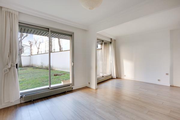 Appartement
         4 pièces
        - 104 m² 549 000 € *