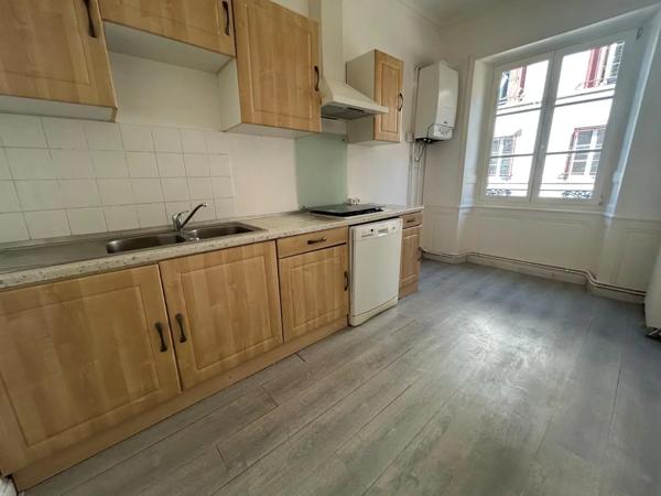 Appartement à louer 3 pièces 76.57m² Montbéliard (25200)