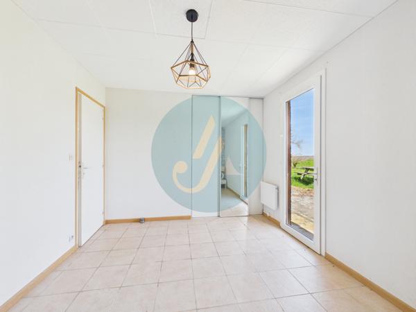 Pouilly-sur-Loire (58150) Longère en bois 300m2, 5 chambres, chenils, boxes à chevaux sur 2 hectares clos entre champs et forêt